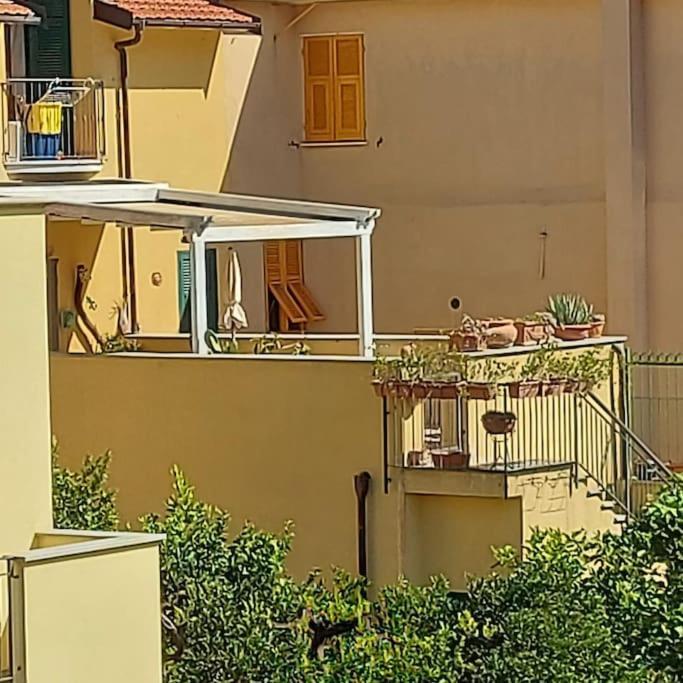 Casa Vacanze La Terrazza Del Gatto. Toirano Exterior foto